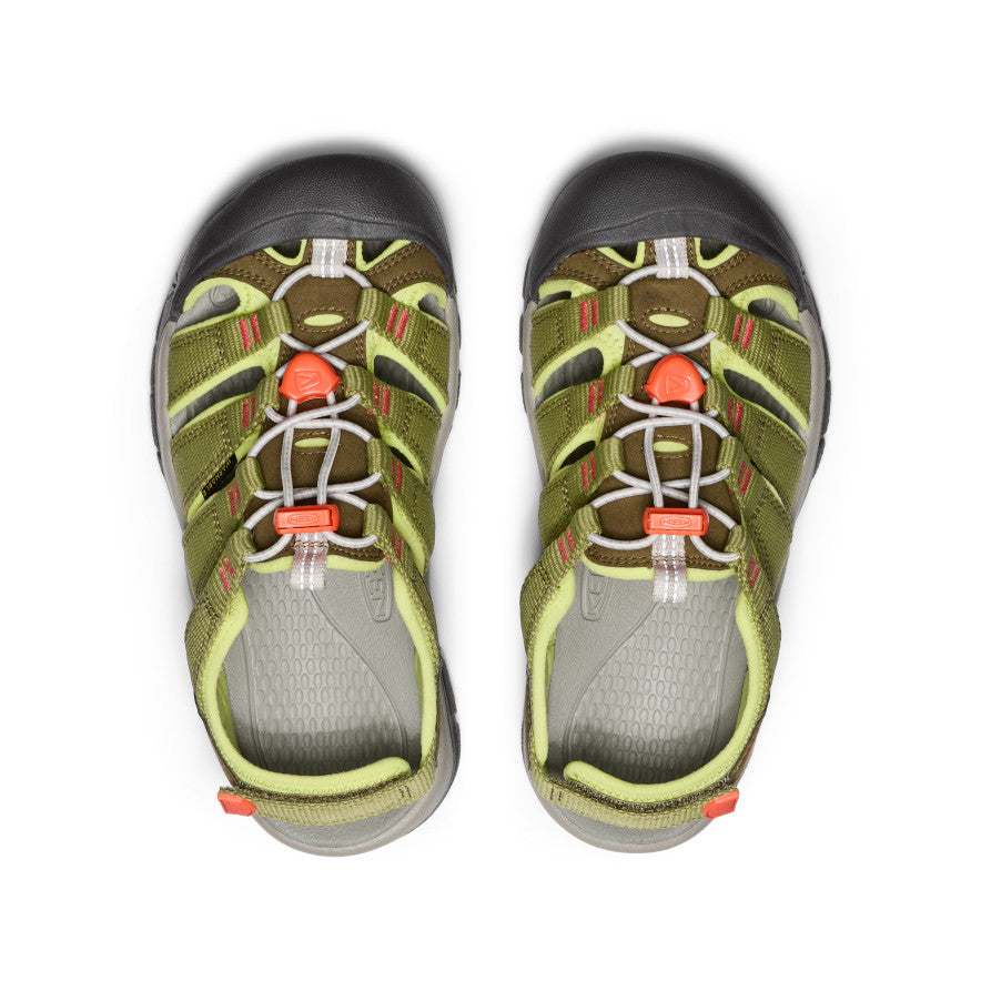 Kids' Newport Boundless Sandal Dark Olive/Scarlet Ibis - Image alt 4